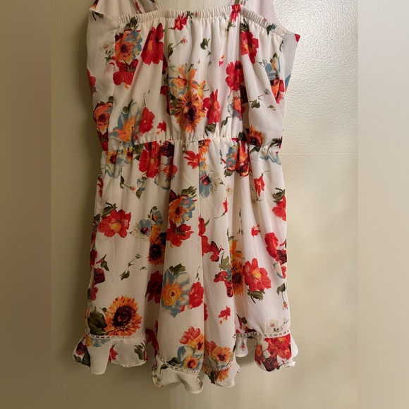 Sienna Sky Floral Romper - Picture 7 of 8